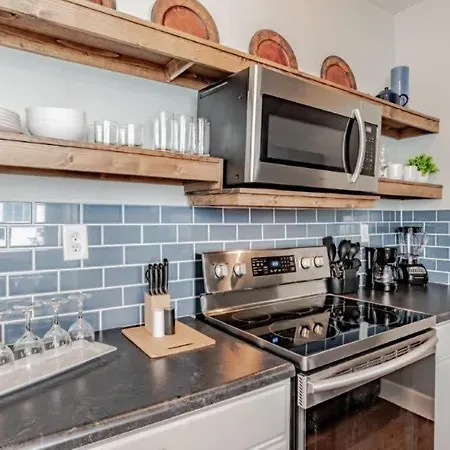 Dauphin District Darling #4 Downtown, Dining Apartment Mobile Exterior photo