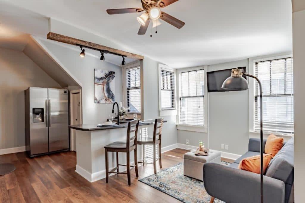 Apartment Dauphin District Darling #4 Downtown, Dining *