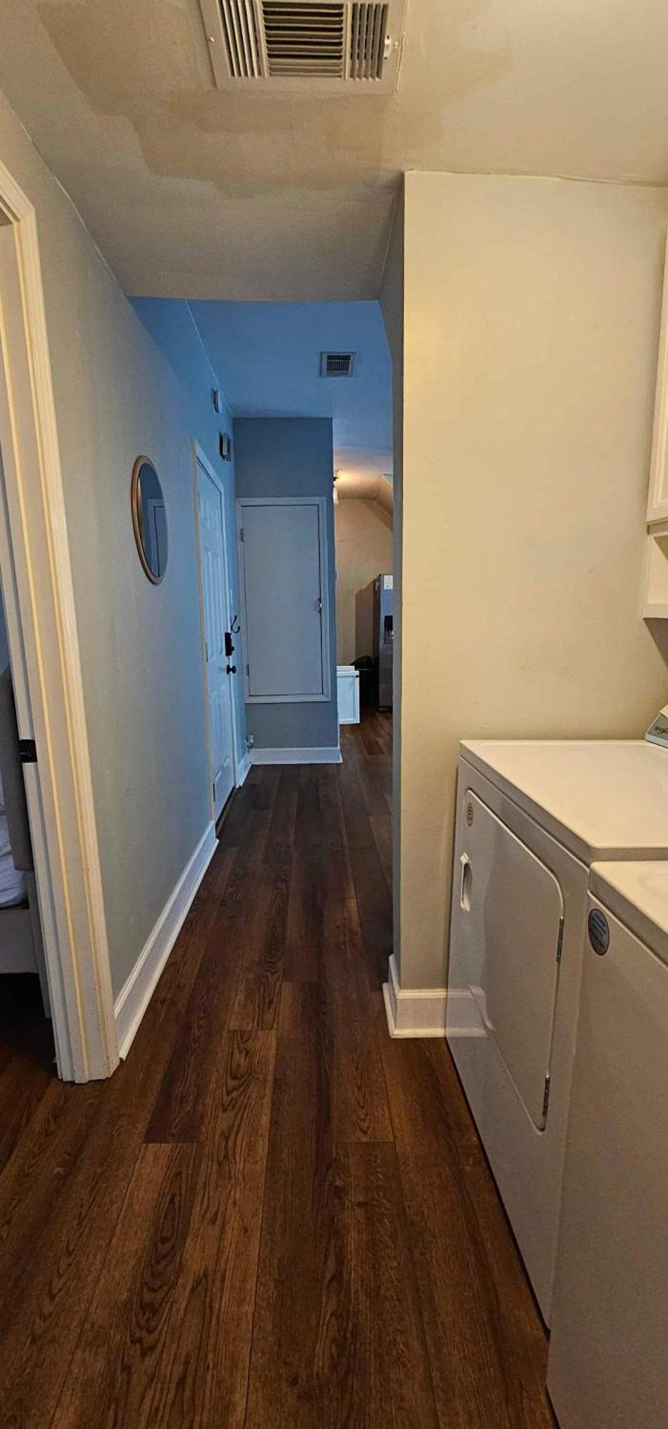 Apartment Dauphin District Darling #4 Downtown, Dining
